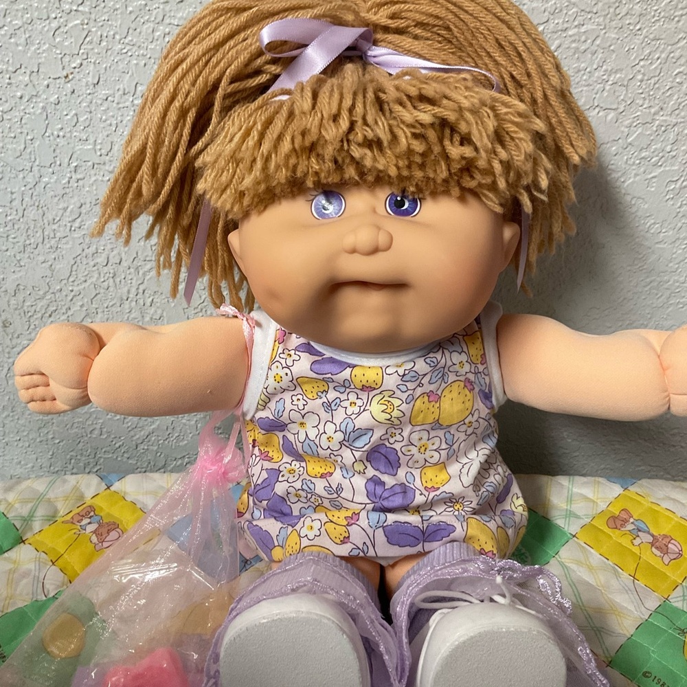 VTG Cabbage Patch Kid Mattel Girl Caramel Hair Violet Eyes HM#18 1995